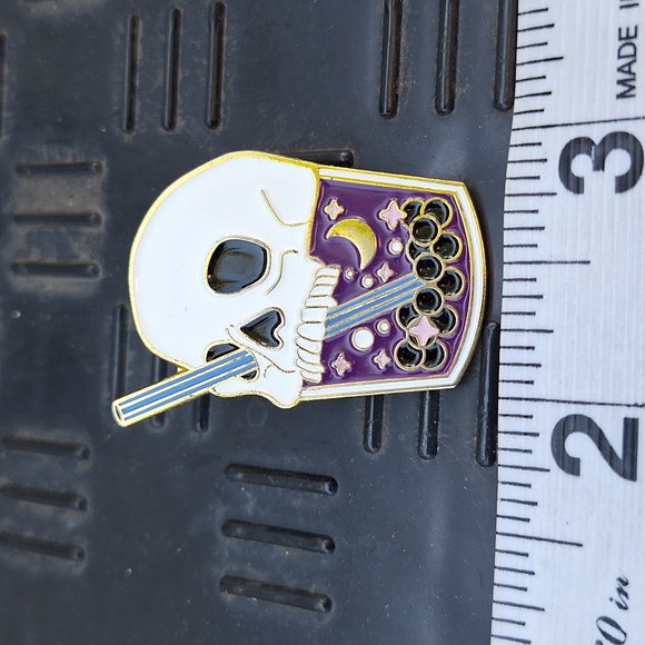 Skull Boba and Star Pin/Brooch - Picture 4 of 5
